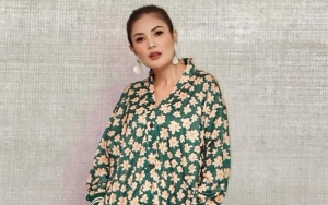 Nindy Ayunda Cantik Pakai Bando Balon Unyu Ditemani Pria Tampan, Pacar Baru?