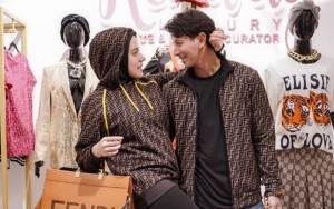 Tolak Dicap Anak Durhaka, Sonny Septian Suami Fairuz Pamer Foto Haru Bareng Ibu Yang Sakit Kanker