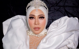 Pernah Ngontrak Bareng, Melly Goeslaw Nangis Ceritakan Masa Lalu Mendiang Nike Ardilla