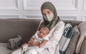Panik, Zaskia Sungkar Hingga Baby Ukkasya Langsung Isoman Usai Asisten Pribadi Positif Covid-19