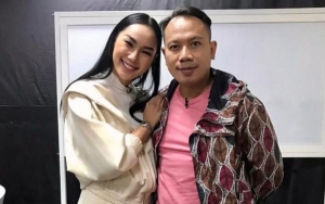 Tangis Kalina Oktarani Tak Terima Vicky Prasetyo Dituntut 8 Bulan Penjara: Suamiku Nggak Salah!