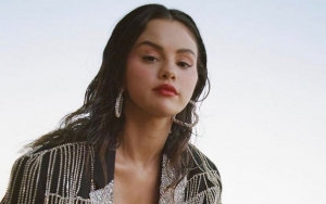 Usai Kosmetik, Selena Gomez Lebarkan Sayap ke Bisnis Fashion Desain Baju Renang