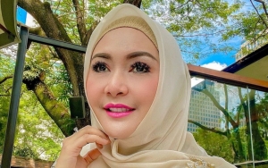 Positif COVID-19, Penampilan Eddies Adelia Saat Isoman Jadi Sorotan
