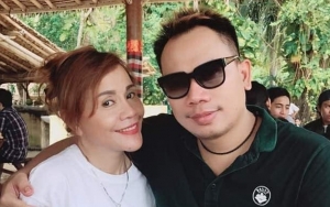 Sampai Nangis, Ibunda Vicky Prasetyo Minta Angel Lelga Maafkan Anaknya