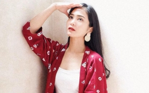 Bunga Zainal Posting Sedang Asyik 'Ngeroom', Penampilan Bak ABG Bikin Salah Fokus 