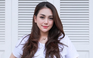 Pamer Momen Laser, Celine Evangelista Serius Hapus Tato Tanggal Pernikahan dengan Stefan William?
