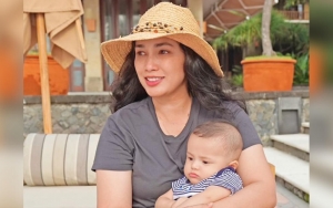 Bikin Ngakak, Begini Reaksi Putra Bungsu Ussy Sulistiawaty Saat Lihat Ibunya Asik Joget TikTok