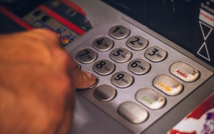 Alasan BI Naikkan Batas Maksimal Tarik Tunai ATM Jadi Rp 20 Juta Per Hari Mulai 12 Juli