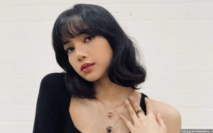 Lisa BLACKPINK Keren dan Seksi di Sampul W Korea, Disebut Seperti Model Beneran