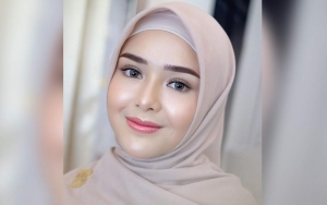 Cantik Saleha Pakai Mukena, Muka 'Jelek' Amanda Manopo Minum Obat Picu Reaksi Gemas