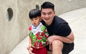 Chef Arnold 'Pasang Badan' Saat Netizen Kritik Mainan Sang Putra Disebut Tak Sesuai Gender