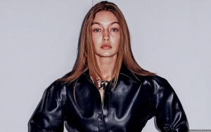 Gigi Hadid Gantikan Chrissy Teigen di Drama Komedi Netflix Buntut Skandal Cyber-Bullying