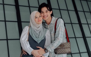 Rey Mbayang Lakukan Hal Manis Ini Hingga Puji Habis-habisan Dinda Hauw Usai Wajah Sang Istri Dibully