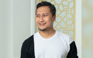 Arie Untung Mendadak Pamer KTP Singgung Rangkap Jabatan, Ekspresi Foto Beda dari Biasa Bikin Salfok