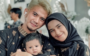 Sempat Jatuhkan Talak, Rizki DA Kini Pamer Foto Kompak Bareng Nadya Mustika dan Baby Syaki