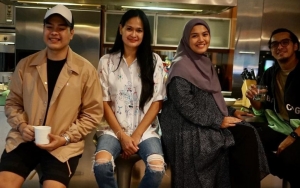 Pamer Foto Bareng, Donna Harun dan Menantu Malah Dipuji Bak Adik-Kakak