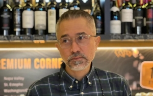 Lukman Sardi Beber Momen Terakhir dengan Mendiang Ayah, Direstui Pindah Agama?