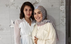 Ibunda Ayu Ting Ting Disindir Takut Usai Hapus Foto Saat Labrak Keluarga Haters