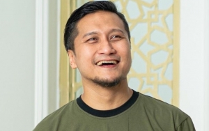 Arie Untung Puji Pasangan Pengantin Nikah Virtual, Netizen Pro Kontra