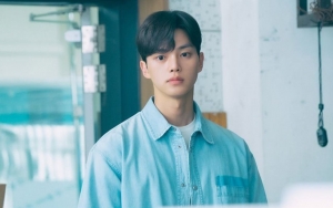 Kontras dengan Wajah Imut, Song Kang Pamerkan Tubuh Penuh Otot untuk Promosikan 'Nevertheless'