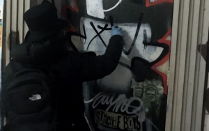 Susul Mural 'Jokowi 404: Not Found', Lukisan Bernada Sindiran Di Tembok Pinggir Jalan Ini Dihapus