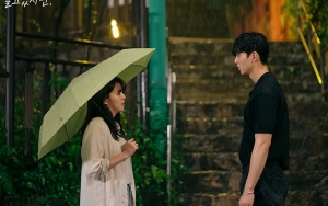 Song Kang Beri Peringatan Serius Ke Han So Hee di Lokasi 'Nevertheless'