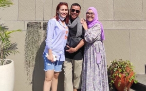 Ayu Ting Ting Hadiri Pernikahan Lesty-Rizky Billar Ditemani Ortu, Sampaikan Pesan Ini