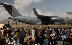 Taliban Cegah Warga Afghanistan ke Bandara, Dokter dan Akademisi Dilarang Tinggalkan Negara