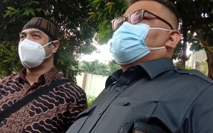 Ferry Irawan Tetap Hadir di Sidang Cerai Perdana Meski Penyakit Sempat Kambuh: Demi Allah!