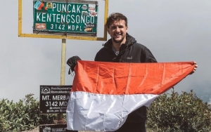 7 Potret Fotogenik Stuart Collin Yang Kini Fokus Jadi Traveller