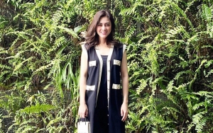 Rumah Tangga Dengan Jonathan Frizzy di Ujung Tanduk, Dhena Devanka Pamer Surat Cinta dari Anak