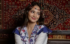 Enzy Storia Pamer Foto di New York Bareng Sederet Artis, Komentar Arief Muhammad Bikin Salfok