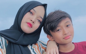 Putri Delina Pamer Tangan Diinfus Bikin Sang Adik Khawatir, Ternyata Begini Kejadian Sebenarnya