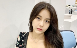 Hyejeong AOA Posting Foto Bareng Cowok Misterius, Pacar Baru?