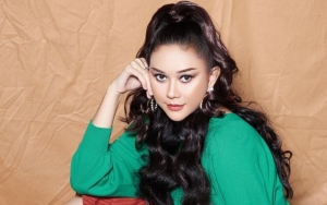 Pernah Pacaran, Aura Kasih Tulis Novel Untuk Mendiang Glenn Fredly