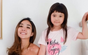 Gisel Bagikan Potret Gempi yang Girang Rambutnya Dicat Warna-Warni