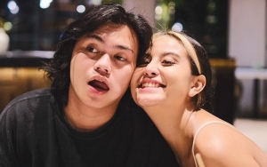Awkarin Diduga Balikan Dengan Eks Pacar, Masalah Beda Agama Ramai Jadi Perbincangan