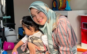 Anak Chacha Frederica Dilarikan ke Rumah Sakit Usai Alami Demam Hingga Kejang