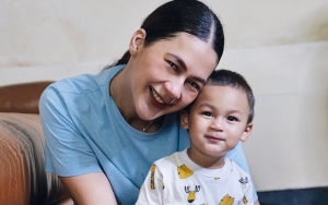 Paula Verhoeven Sambangi Keponakan, Benda di Dahi Chelzea Verhoeven Jadi Perbincangan