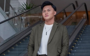 Rizky Febian Buat Sayembara Ini Gara-Gara Tak Sempat Berkenalan dengan Gadis Cantik di Kafe
