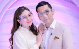 Celine Evangelista Luwes Joget Bareng Indra Herlambang Cs, Caption Malah Bikin Salfok