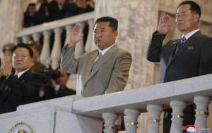 Korea Utara Gelar Parade Di Tengah Krisis Pangan, Tubuh Kurus Kim Jong Un Jadi Sorotan