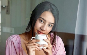 Anya Geraldine Pamer Foto Seksi di Kolam Renang, Tato Jadi Sorotan