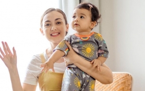 Putri Rianti Cartwright Pertama Kali Coba Durian di Usia 1 Tahun, Doyan?