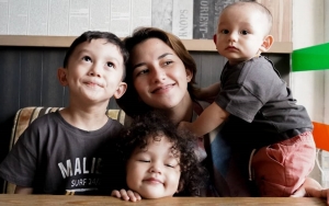 7 Potret Dahlia Poland Jadi Mother Figure Panutan Usai Kena Body Shaming