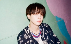 Suga BTS Senyum-Senyum Nonton Konten Kucing, Penggemar Bingung Mana yang Lebih Lucu