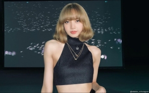 Potret Lisa BLACKPINK dan MC 'Inkigayo' Jadi Perbincangan, Bak Dari Dunia Yang Berbeda?