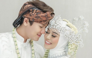 Hempas Isu Miring, Rizky Billar Pamer Kecup Mesra Lesty Kejora Sembari Pamer Testpack