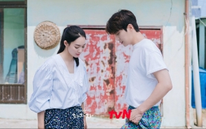 Adegan Kim Seon Ho Habiskan Bubur Shin Min A di 'Hometown Cha-Cha-Cha' Mendadak Disorot, Kenapa?
