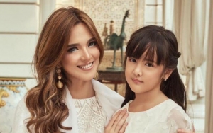 Kabar Nia Ramadhani di Panti Rehab Terkuak, Putri Cantik Pakai Gaun Rumbai Super Dewasa